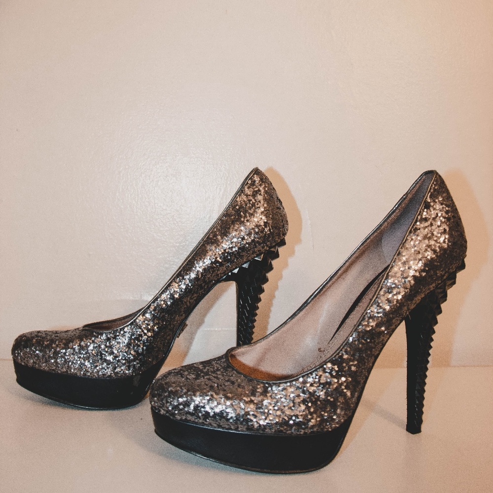 Heels - Picture 2 of 6